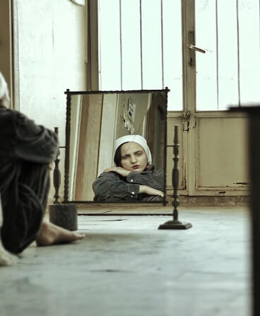 Aynada Görmek İstediğimiz: Gerçekten Kimiz?