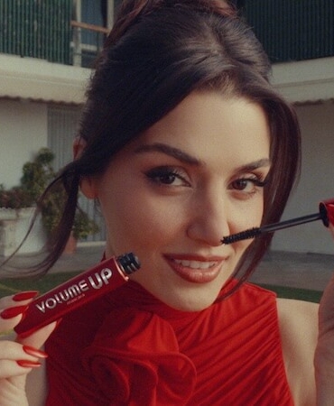 Türkiye'nin 1 Numaralı Makyaj Markası Flormar'ın Yeni Global Marka Yüzü “Hande Erçel” ile ilk lansmanı: “Volume Up Mascara”